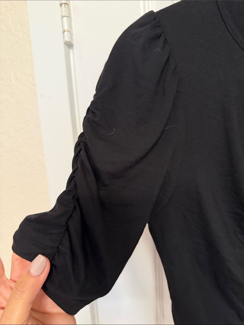FRAME Shirred Keyhole Knit Top Black Blouson Sleeve Stretch - Picture 5 of 6